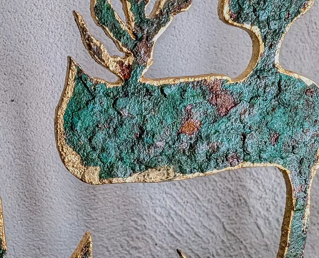 חנוכיה "ואהבת". נחושת אמיתית יצוקה על גוף ברזל. קני זכוכית פיירקס